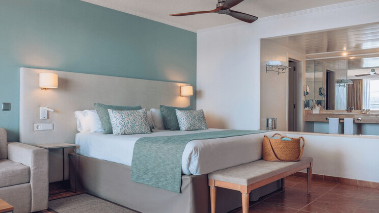 Star Prestige Swim Up Junior Suite